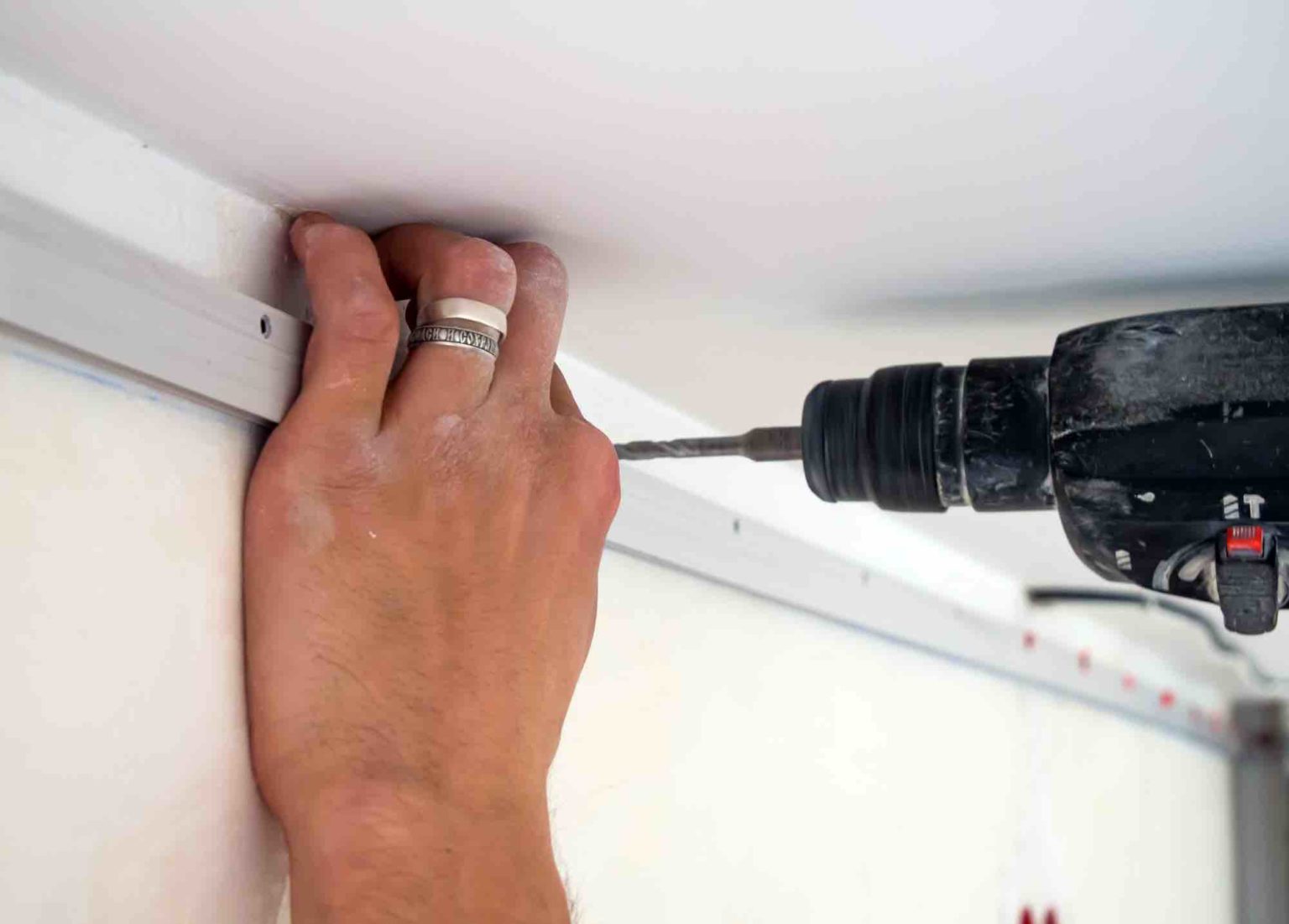 Spanndecke reinigen - So geht´s!